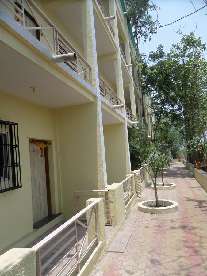 Hotel Om Sai Chattra Icon Residency Titwala Exterior photo